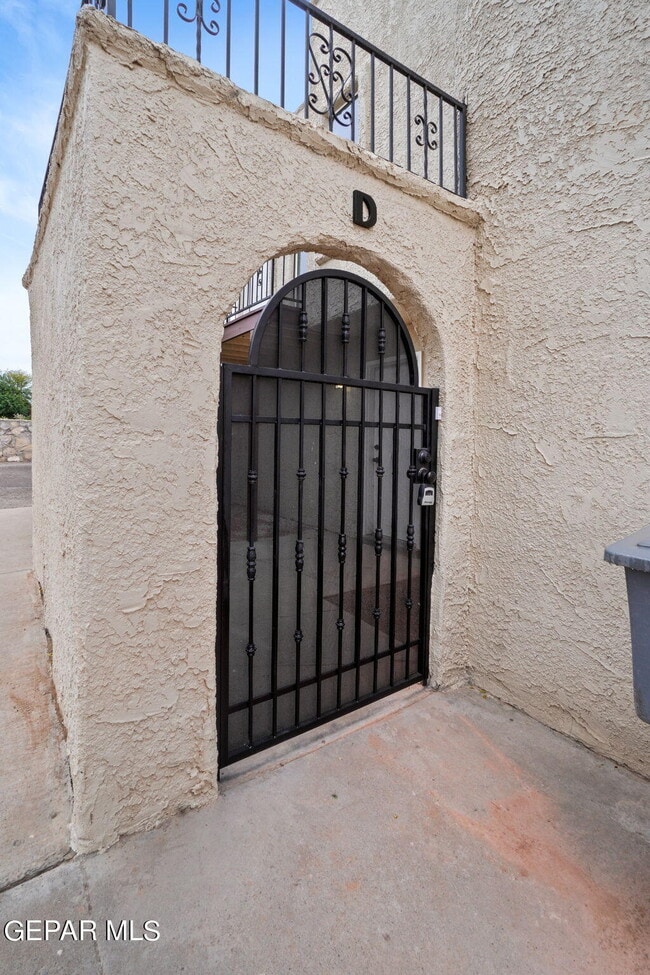 Building Photo - 10648 Cuatro Vistas Dr