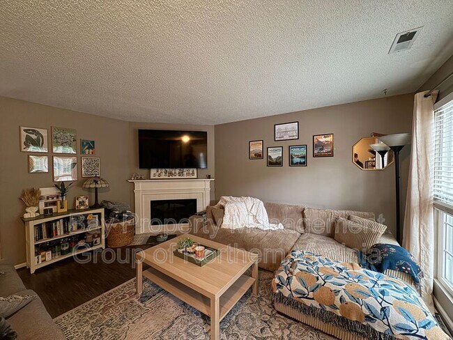 Foto del edificio - 6502 Morning Glen Ct