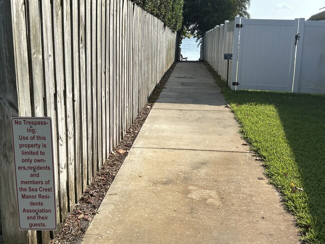 Building Photo - 135 Sea Crest Dr