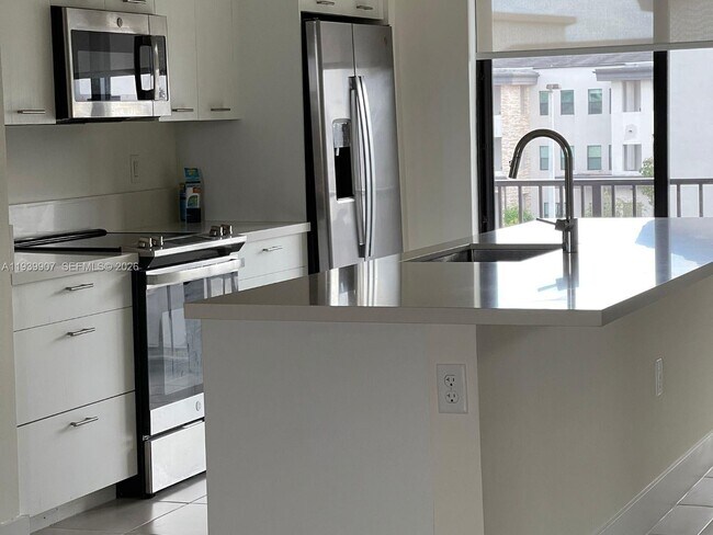 Foto del edificio - 7915 NW 104th Ave