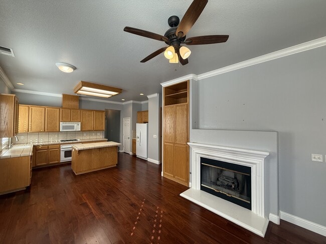 Foto del edificio - 1893 Autumn Hill Ln