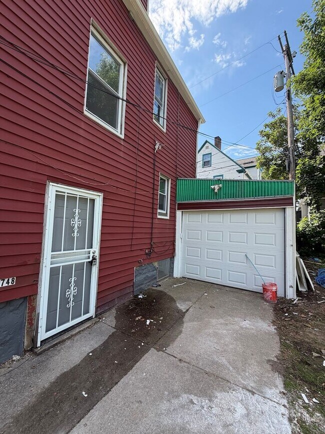 Foto del edificio - 5-Bedroom Home for Rent in Cleveland – Over 2,000 Sq Ft!