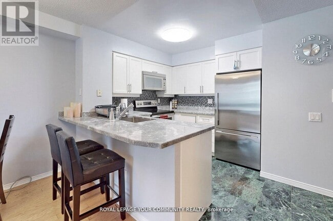 Photo du bâtiment - 750-1750 Bay St.