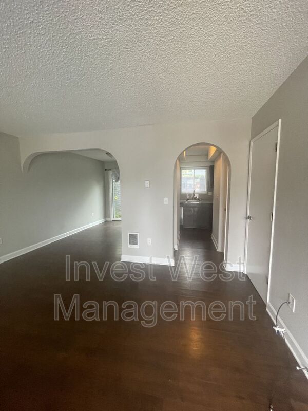 Foto del edificio - 3005 E 20th St