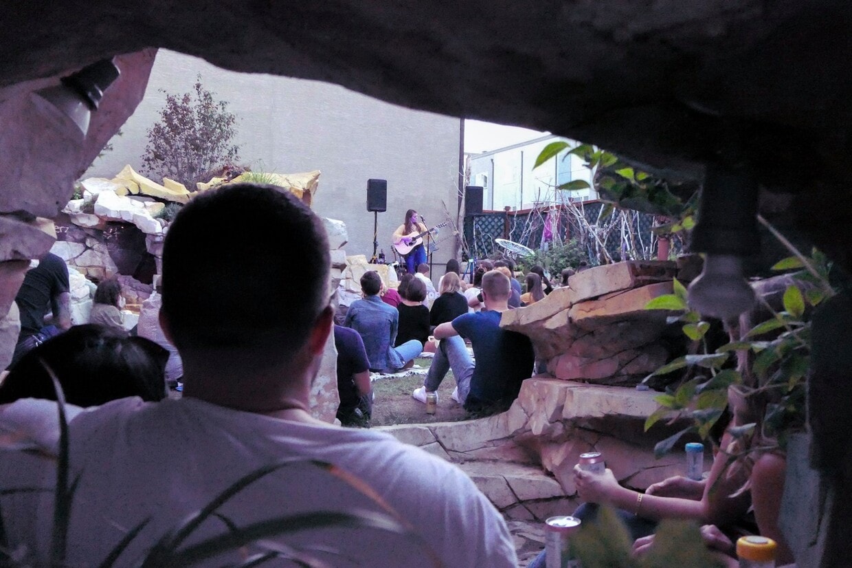 Primary Photo - 1169 Hope St