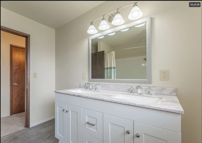 Foto del edificio - 1119 Cedar Ln