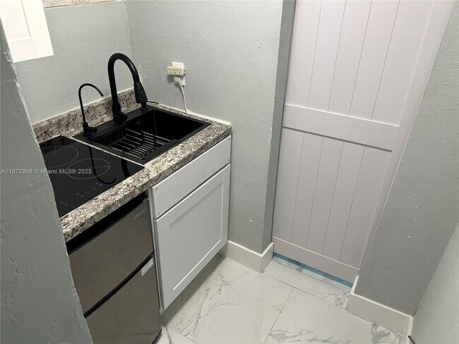 Foto del edificio - 4340 SW 24th St
