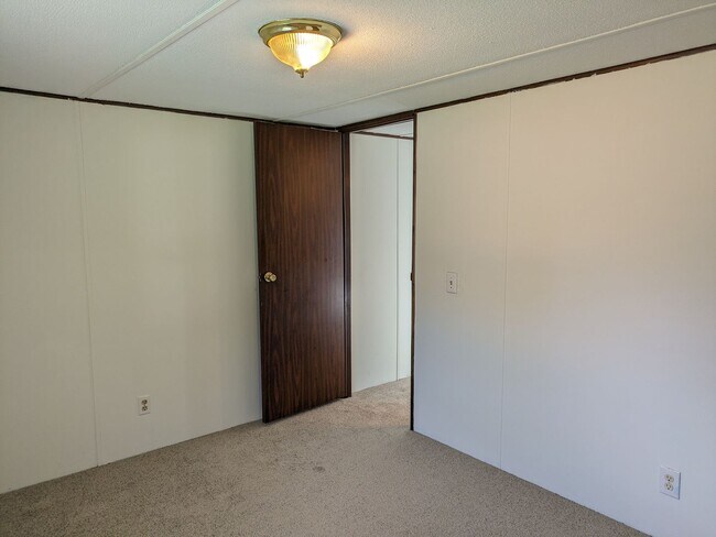Building Photo - Welcome Neighbor!