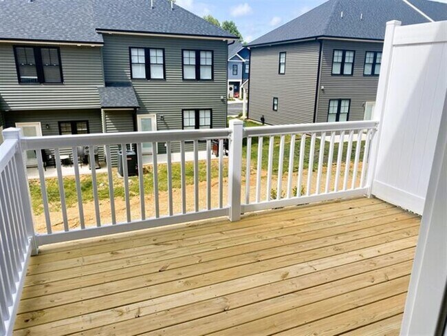 Building Photo - jamie’s homes11