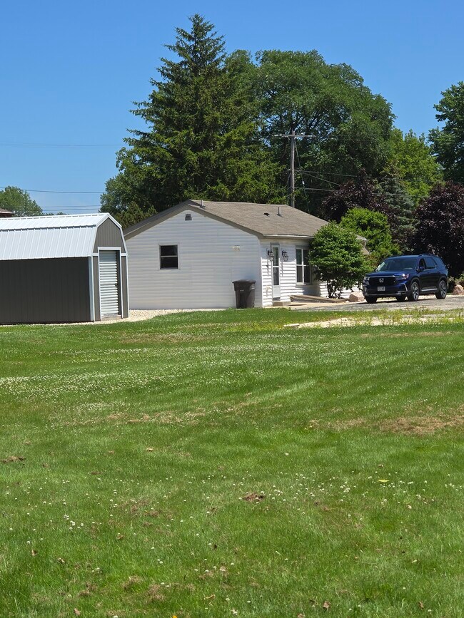 Cobertizo de almacenamiento - 8236 E Wind Lake Rd