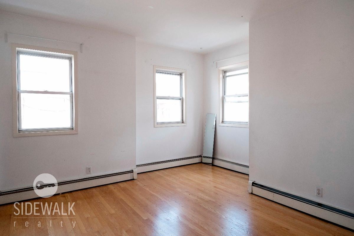 Primary Photo - 260 Nassau Ave