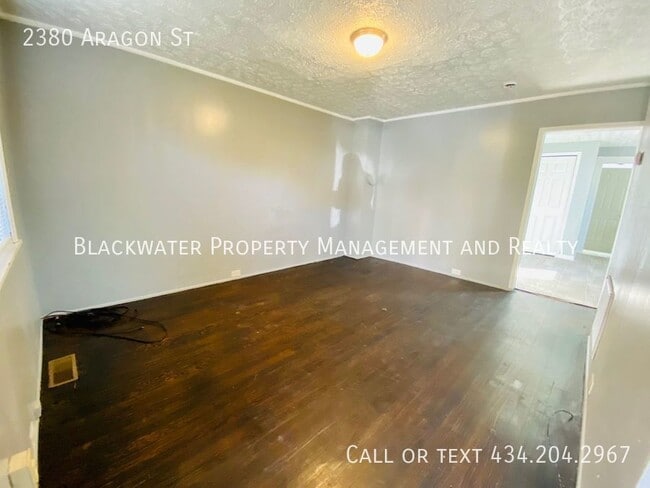 Building Photo - 2380 Aragon St