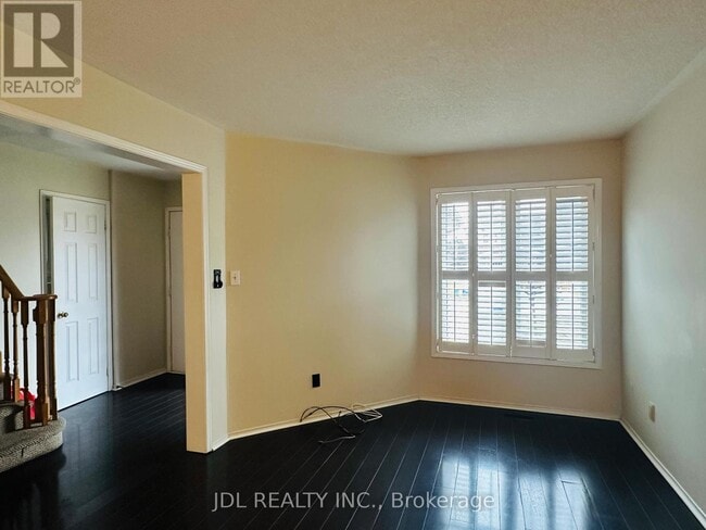 Building Photo - 18 Dunsmore Crescent