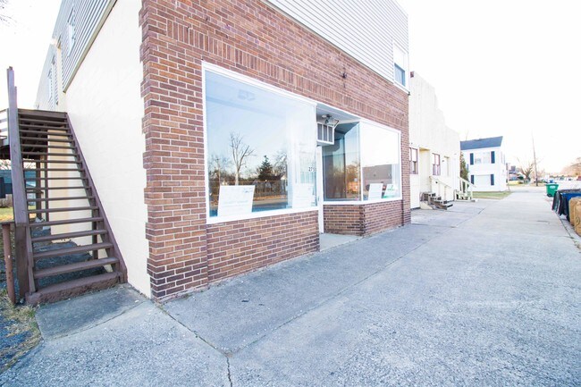 Building Photo - 2751 Dekalb St