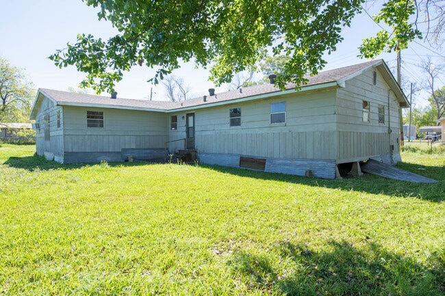 Building Photo - 407 Nugier Ave