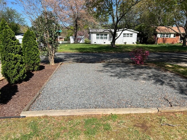 Foto del edificio - 4832 Holbrook Dr