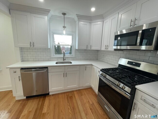 Building Photo - 471 Marlborough Terrace