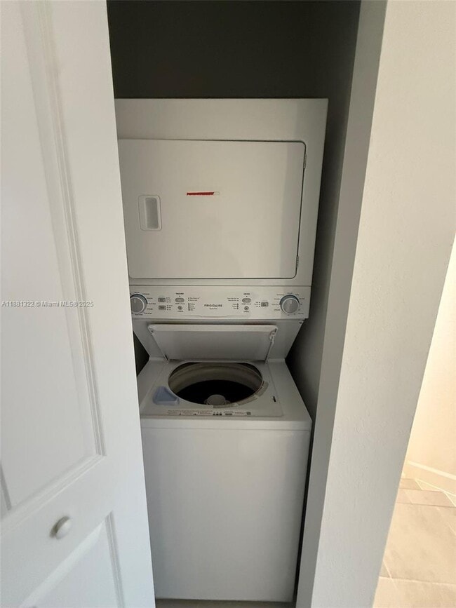 Building Photo - 2582 SE 29th St