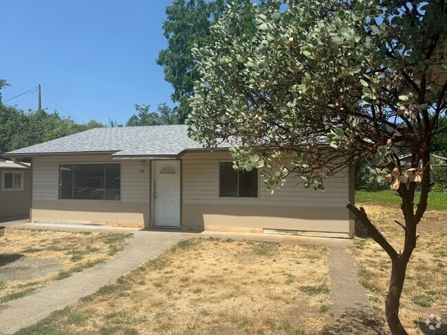 Building Photo - 717 NE 10th St