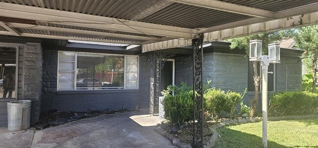 Building Photo - 4014 Farmer St