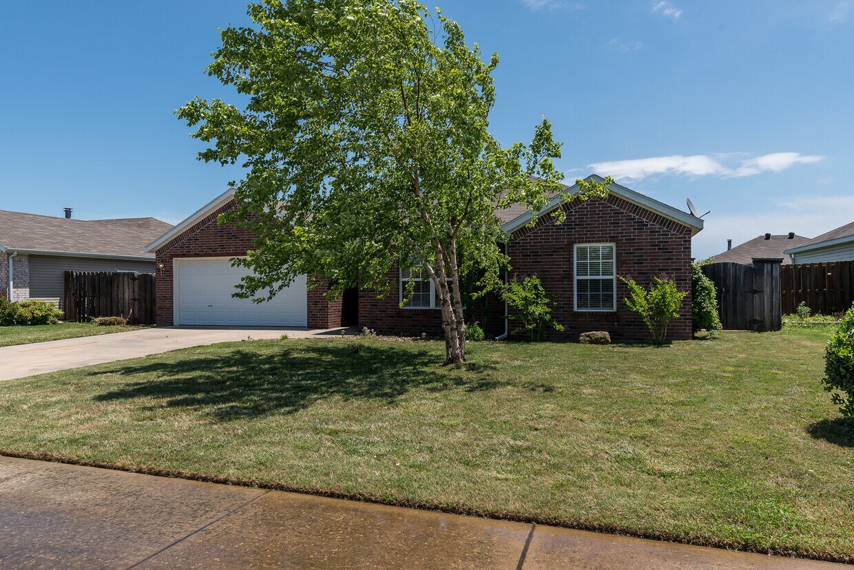 Primary Photo - 903 SW Castlewood
