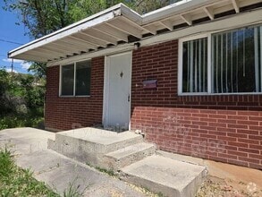 Building Photo - 724 30th St