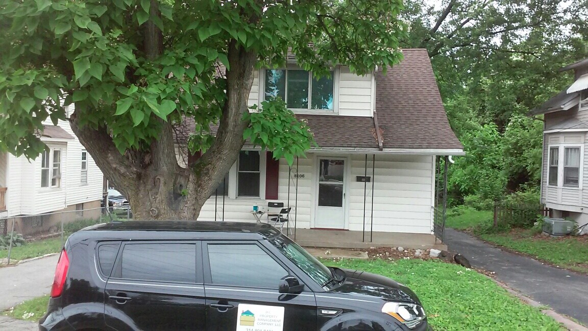 Foto principal - 8106 Saint Charles Rock Rd