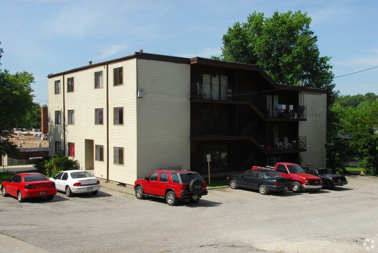Primary Photo - 146 S Neconi Ave