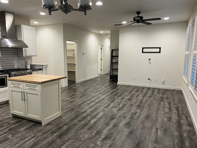 Foto del edificio - 1145 N Academy Ave