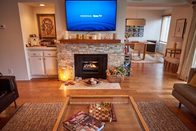 fireplace keeps whole room warm in the winter - 4350 Via Dolce Via