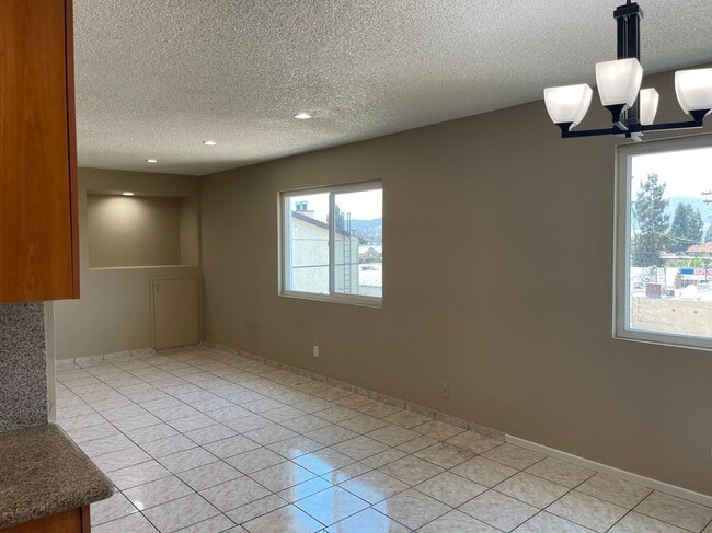 Building Photo - 434 E Tujunga Ave