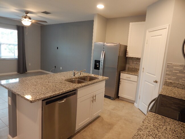 Building Photo - 331 SE Sea Hunt Way