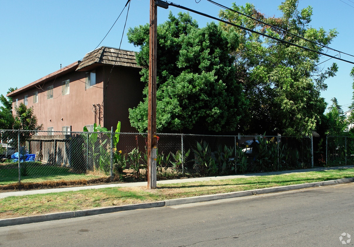 Foto principal - 4688 E Clay Ave