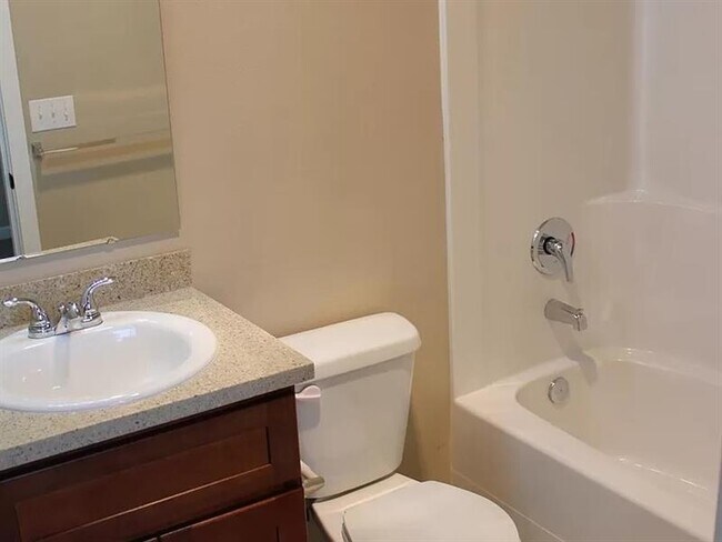 Building Photo - Spacious 1579 square feet of quality livin...