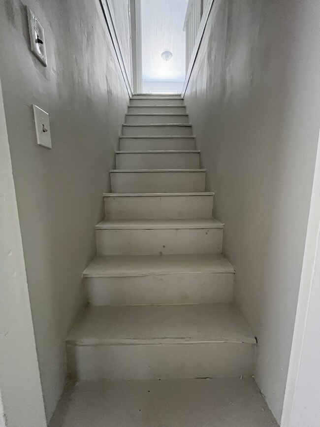 Building Photo - 319 W Cooper St