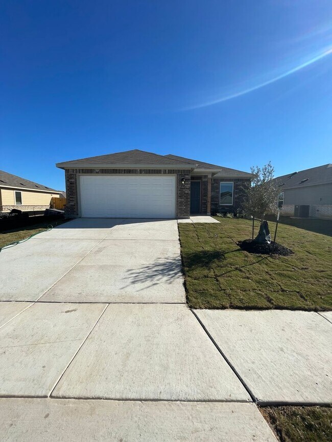 Foto del edificio - *Pre-leasing* Three Bedroom | Two Bath Home in Legend Pond