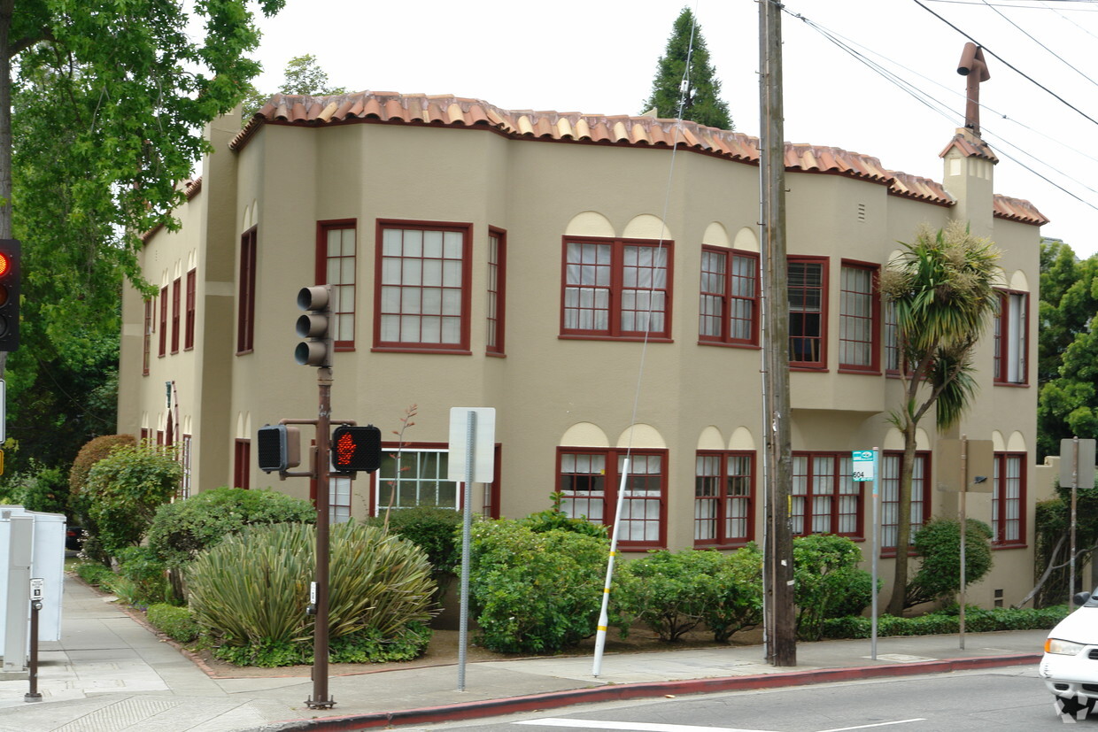 Foto principal - 2940 Claremont Blvd