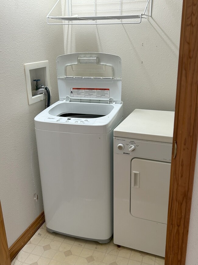 Foto del edificio - 836 Stonegate Ct