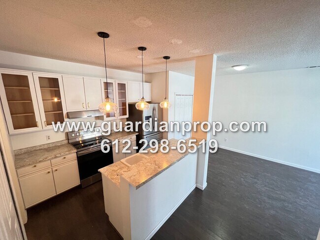 Foto del edificio - Woodbury Townhouse Available November 1, U...