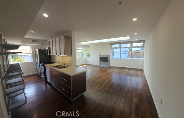 Foto del edificio - 5806 Waring Ave
