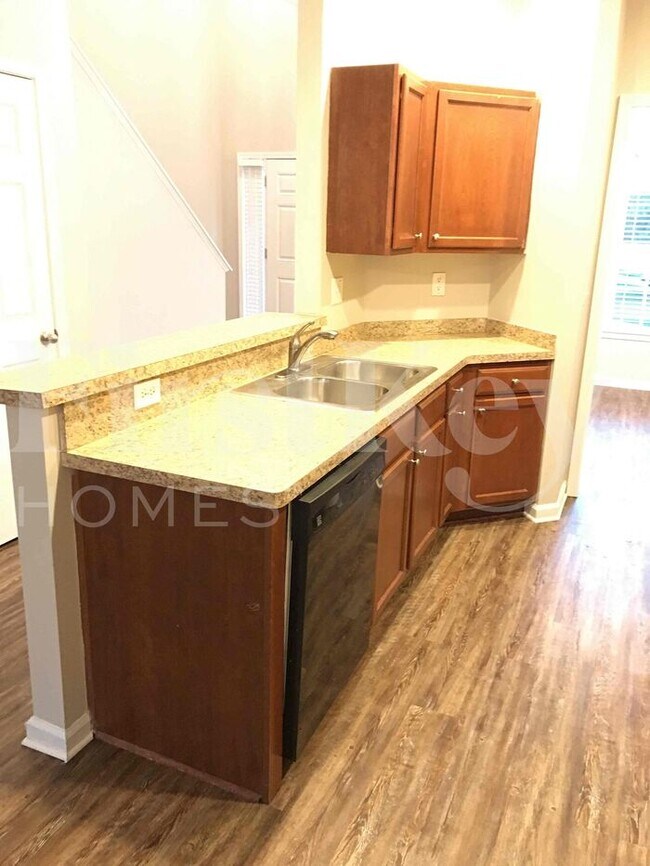 Building Photo - 10136 Benton Woods Dr