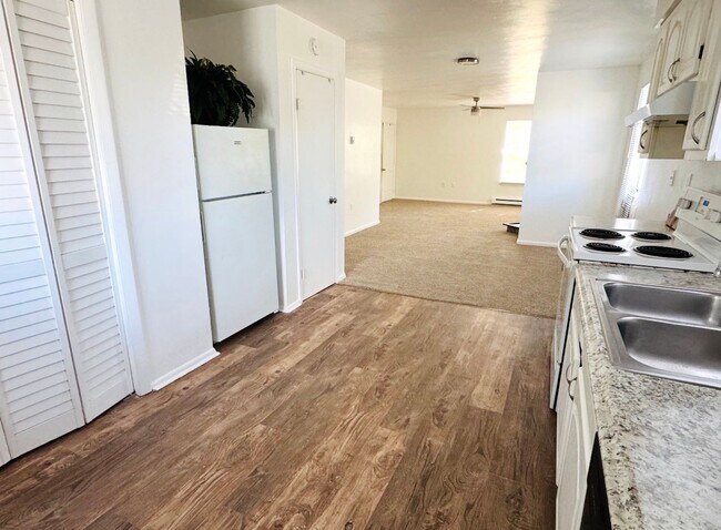 Foto del edificio - Updated 2nd Floor Duplex, blocks from beach