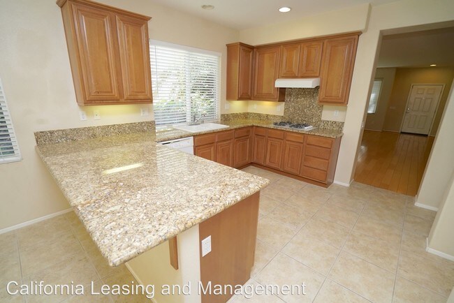Building Photo - 4 br, 2.5 bath House - 27912 Mariposa St.