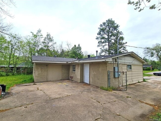 Building Photo - 1220 Lynwood Dr