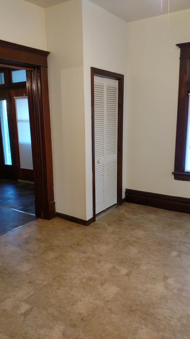 Foto del edificio - 814 E Brady St