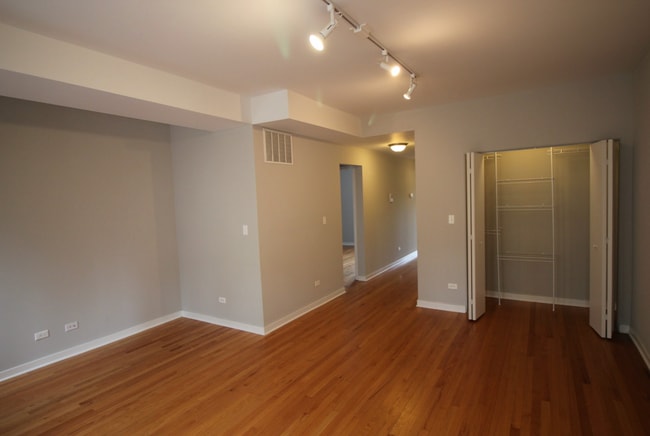 Foto del edificio - 6447 N Claremont Ave