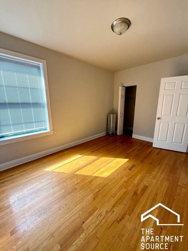 Foto del edificio - 2211 E 69th St