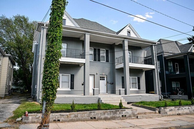 Building Photo - 319 Olive St