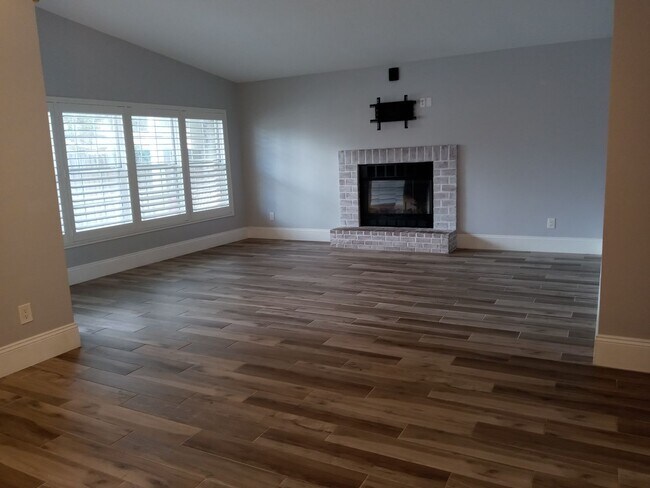 Building Photo - BOONE SCHOOL DISTRICT