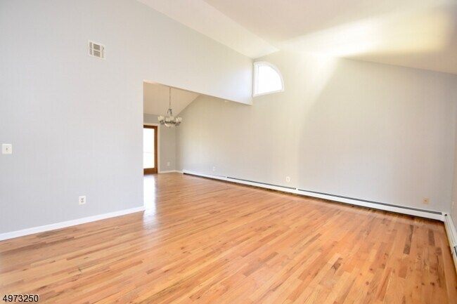Building Photo - 4 Spinnaker Way